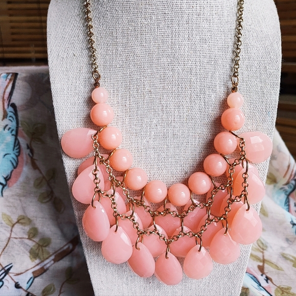 Peach Shrimp Color Opaque Faceted  Round Balls Teardrop Acrylic Beaded Necklace - Picture 4 of 6